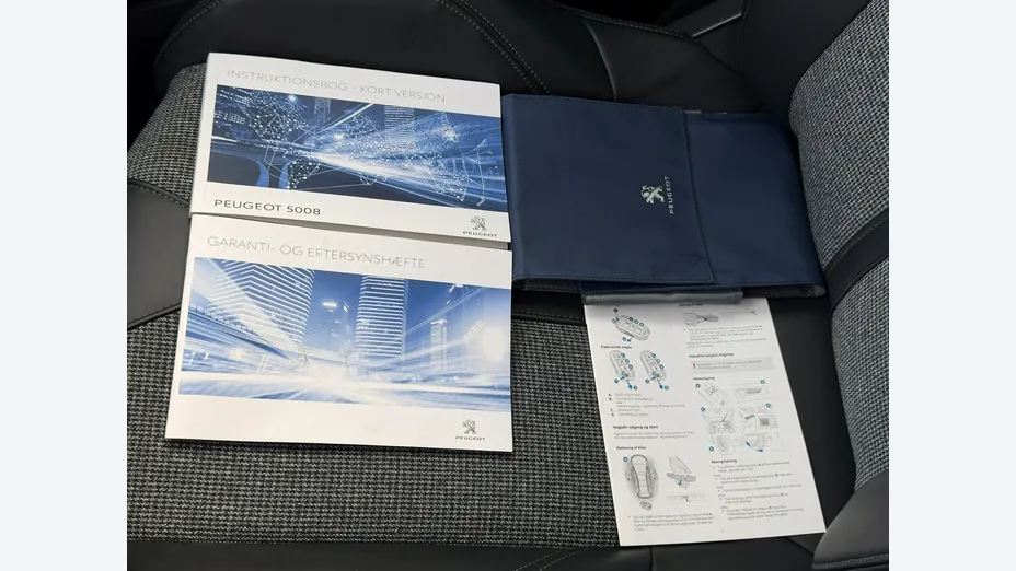 PEUGEOT 5008 -