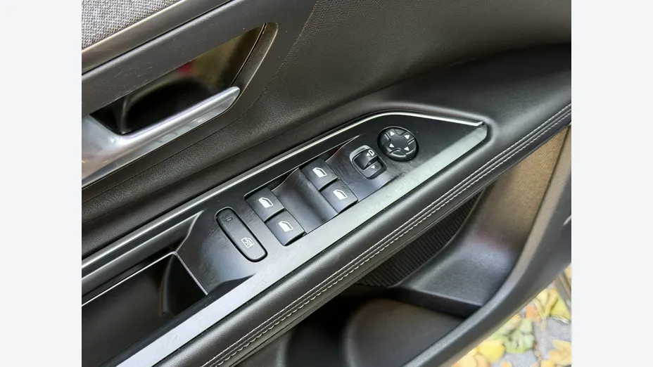 PEUGEOT 5008 -