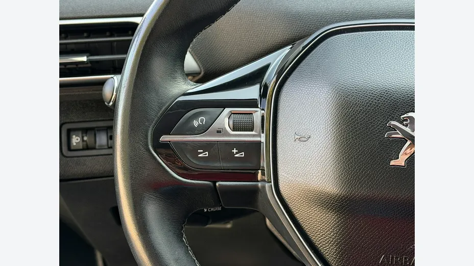 PEUGEOT 5008 -