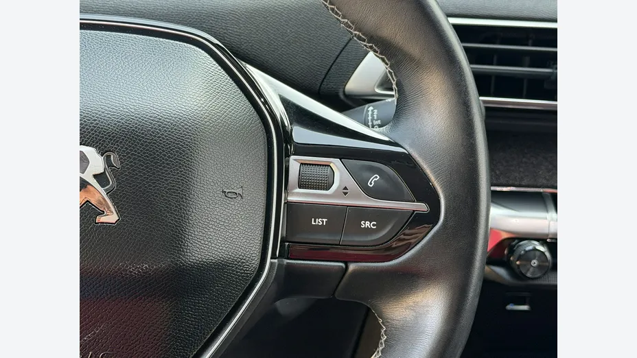 PEUGEOT 5008 -