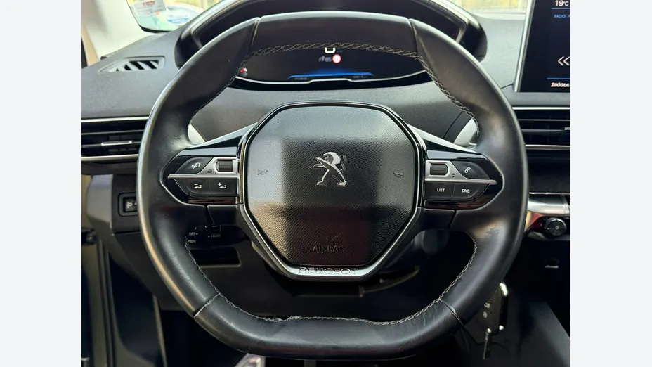 PEUGEOT 5008 -