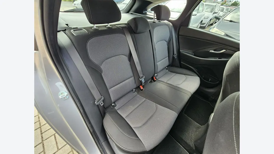 HYUNDAI i30 -