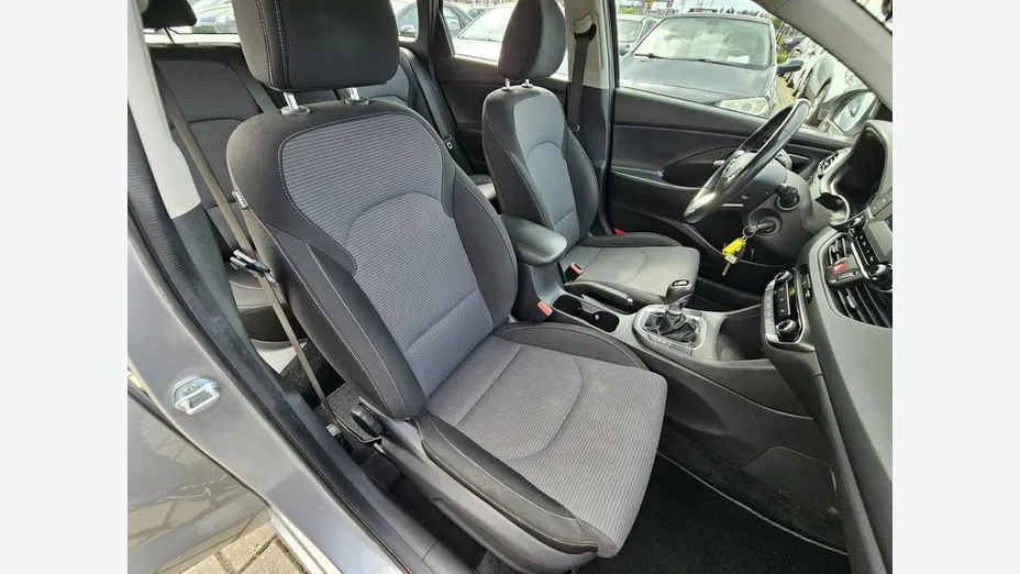 HYUNDAI i30 -