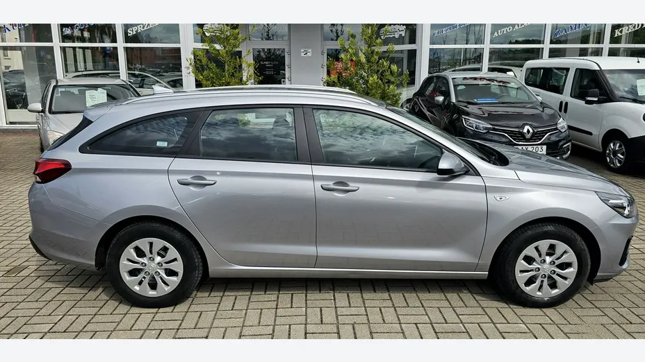 HYUNDAI i30 -