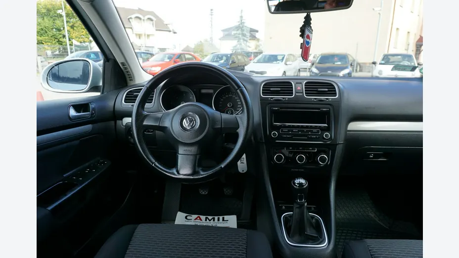 VOLKSWAGEN Golf -