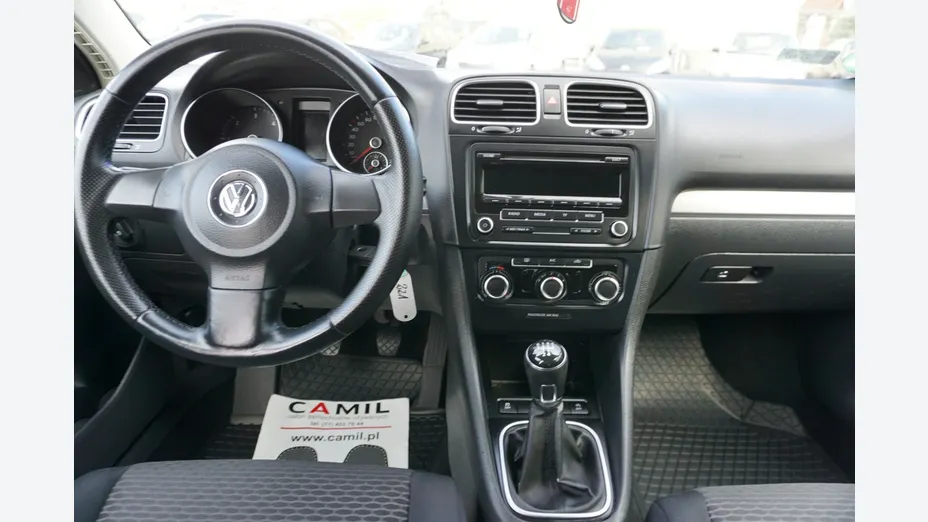 VOLKSWAGEN Golf -