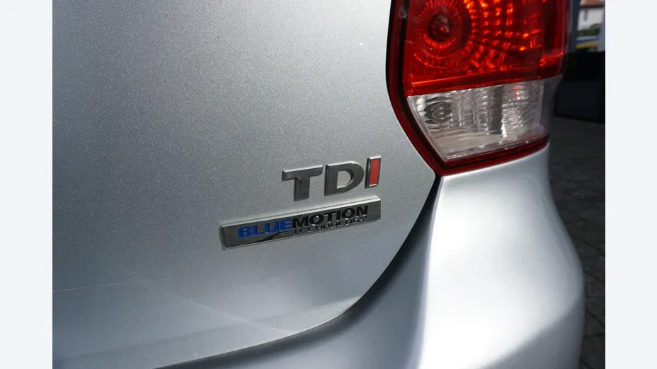 VOLKSWAGEN Golf -