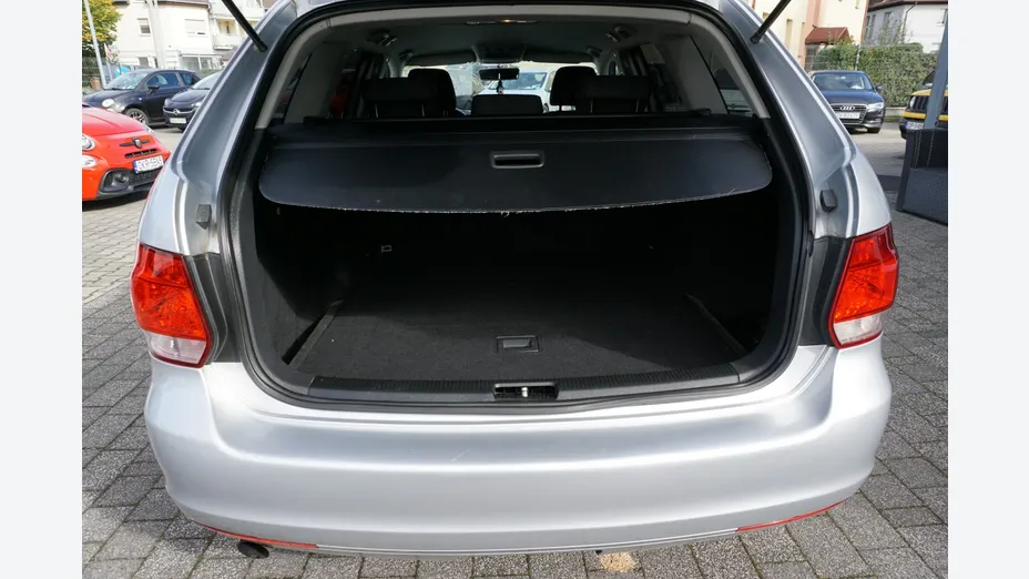VOLKSWAGEN Golf -