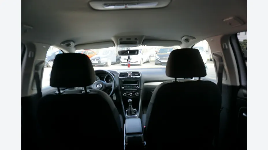 VOLKSWAGEN Golf -
