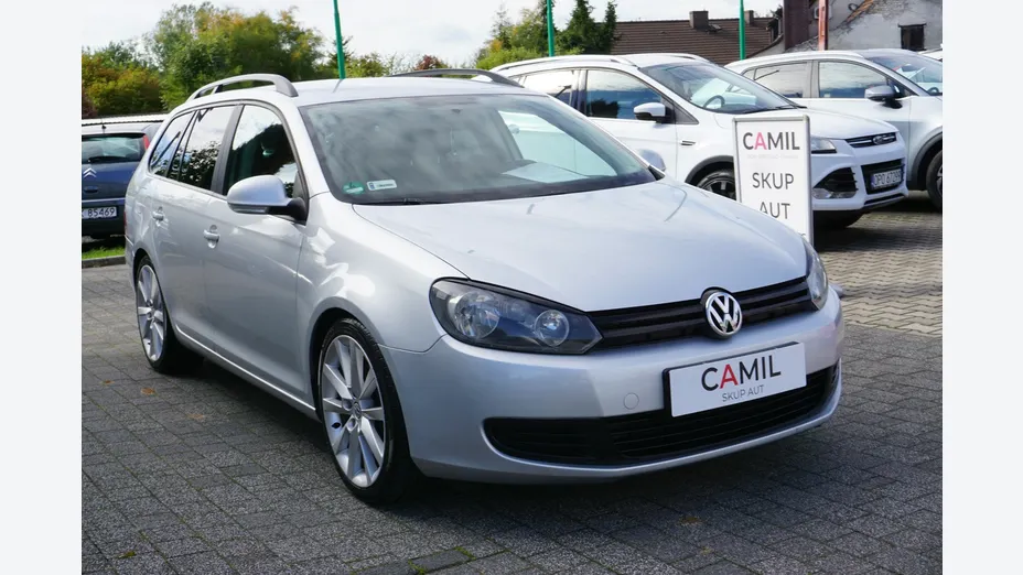VOLKSWAGEN Golf -