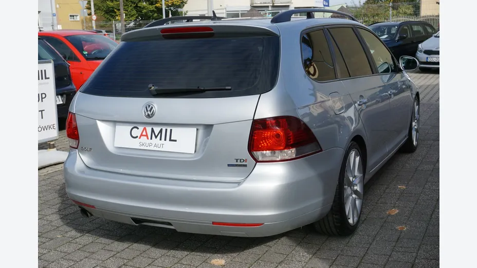 VOLKSWAGEN Golf -
