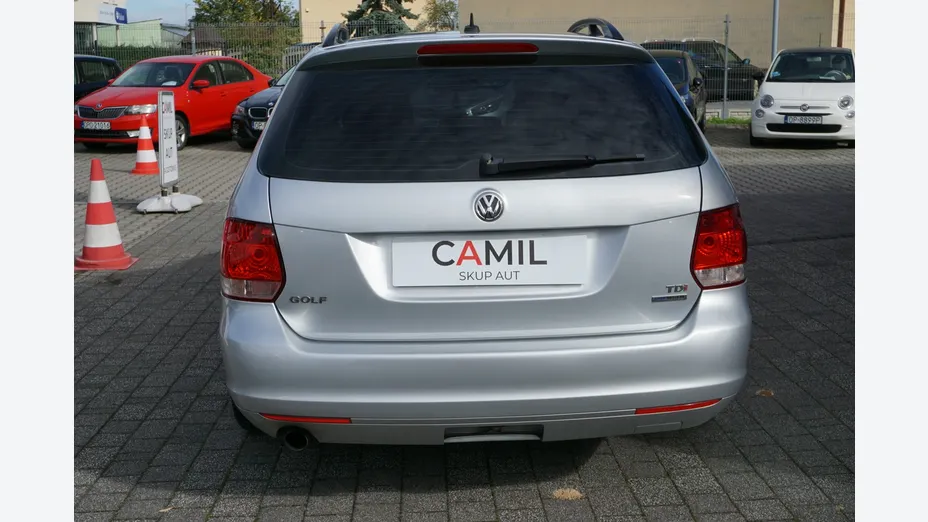 VOLKSWAGEN Golf -