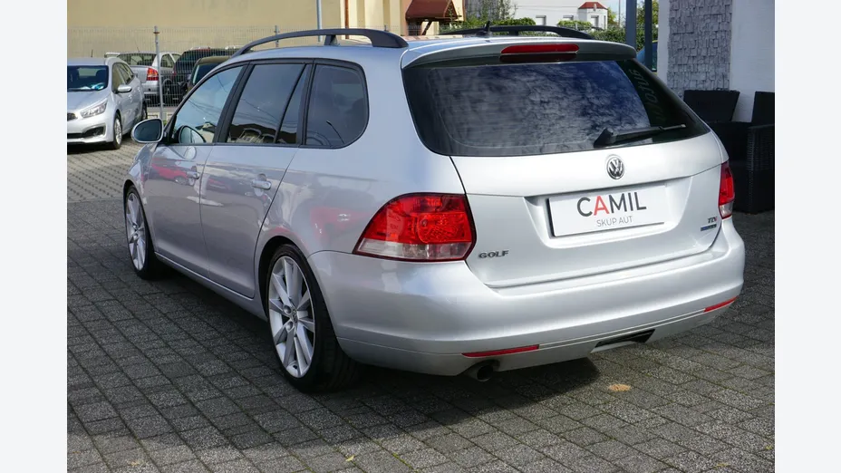 VOLKSWAGEN Golf -