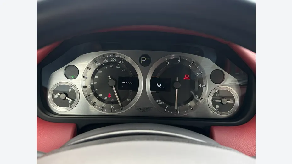 ASTON MARTIN DB9 -
