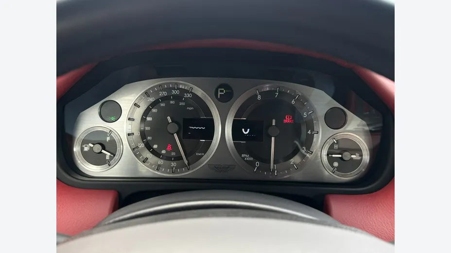 ASTON MARTIN DB9 -