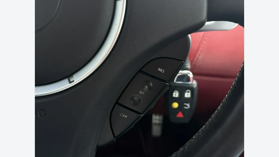 ASTON MARTIN DB9 -