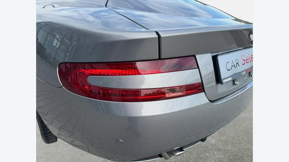 ASTON MARTIN DB9 -
