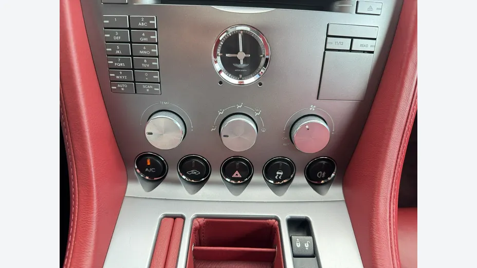 ASTON MARTIN DB9 -