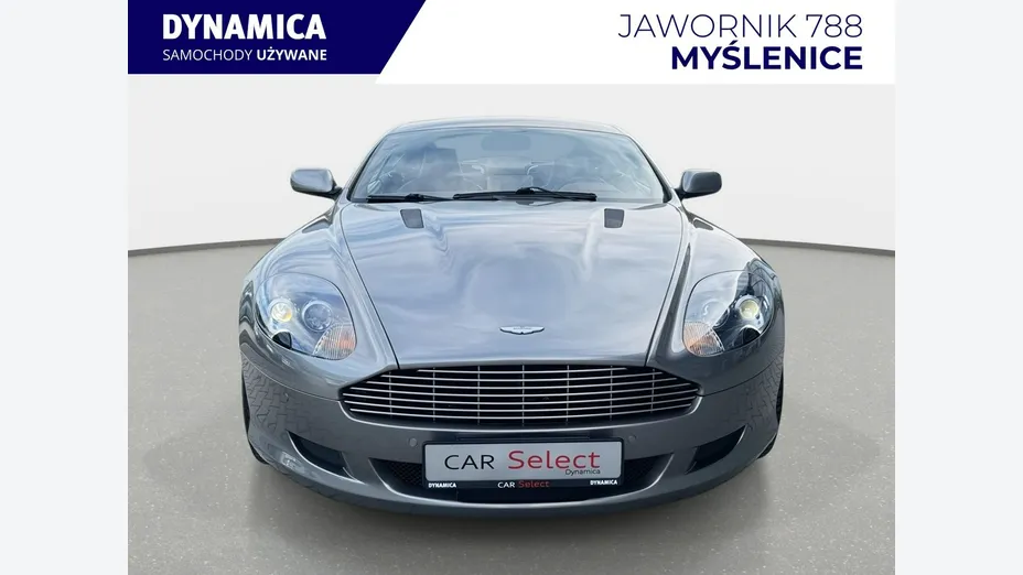 ASTON MARTIN DB9 -