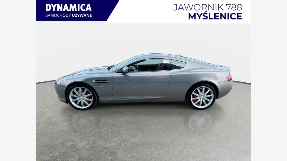 ASTON MARTIN DB9 -