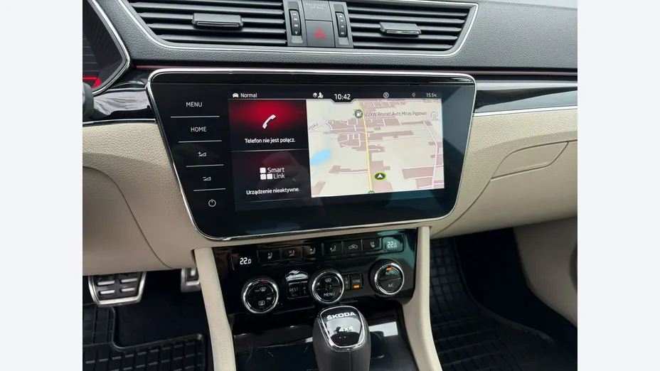 SKODA Superb -