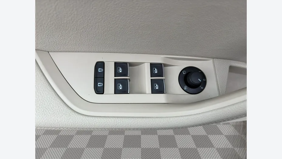 SKODA Superb -