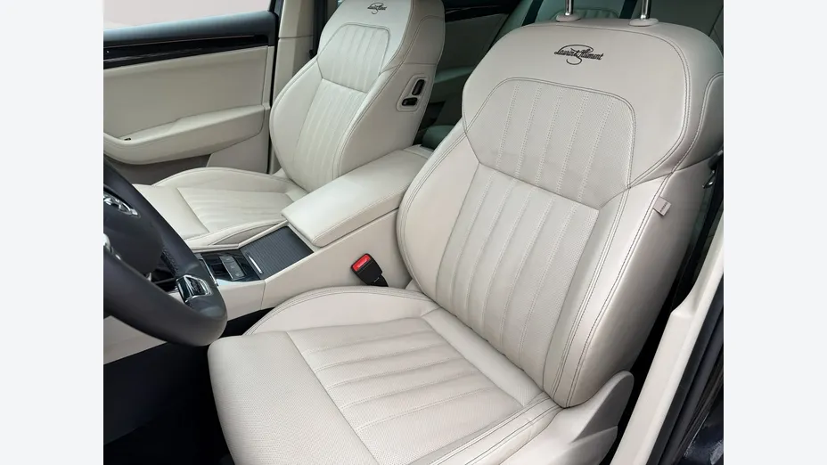 SKODA Superb -