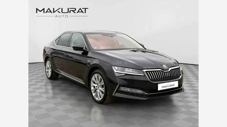 SKODA Superb -