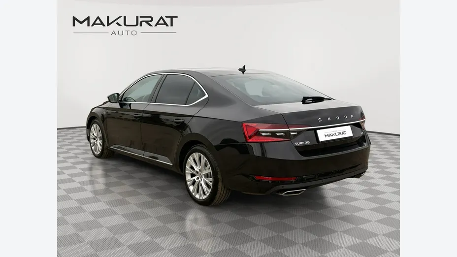 SKODA Superb -