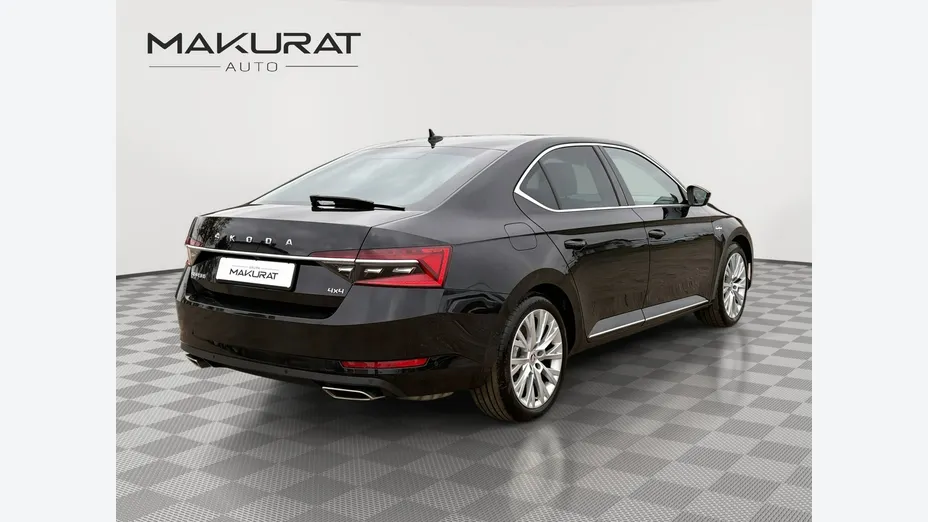 SKODA Superb -