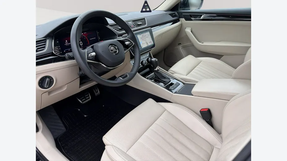 SKODA Superb -