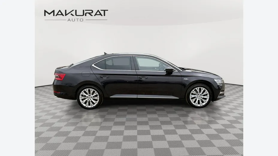 SKODA Superb -