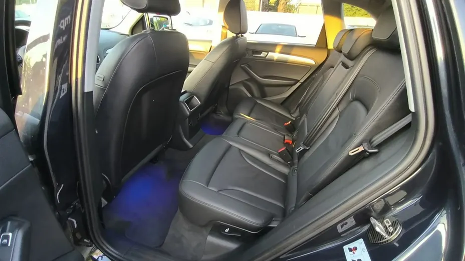 AUDI Q5 -