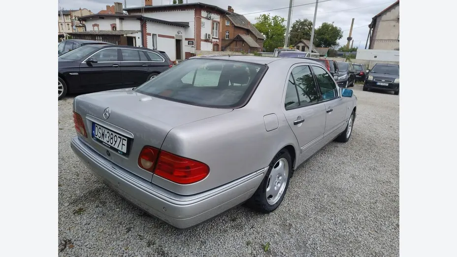 MERCEDES-BENZ E Klasa -