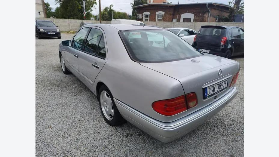 MERCEDES-BENZ E Klasa -