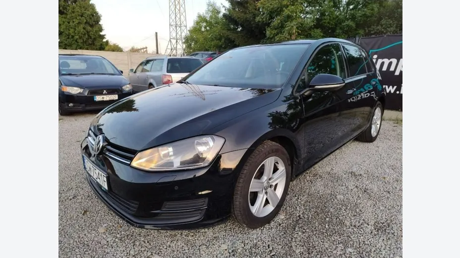 VOLKSWAGEN Golf -