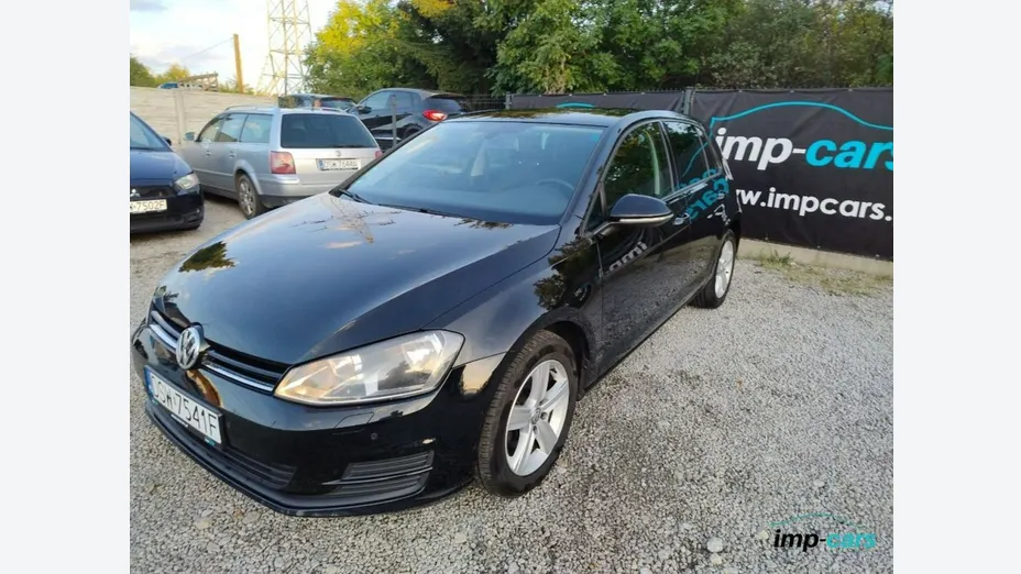 VOLKSWAGEN Golf -
