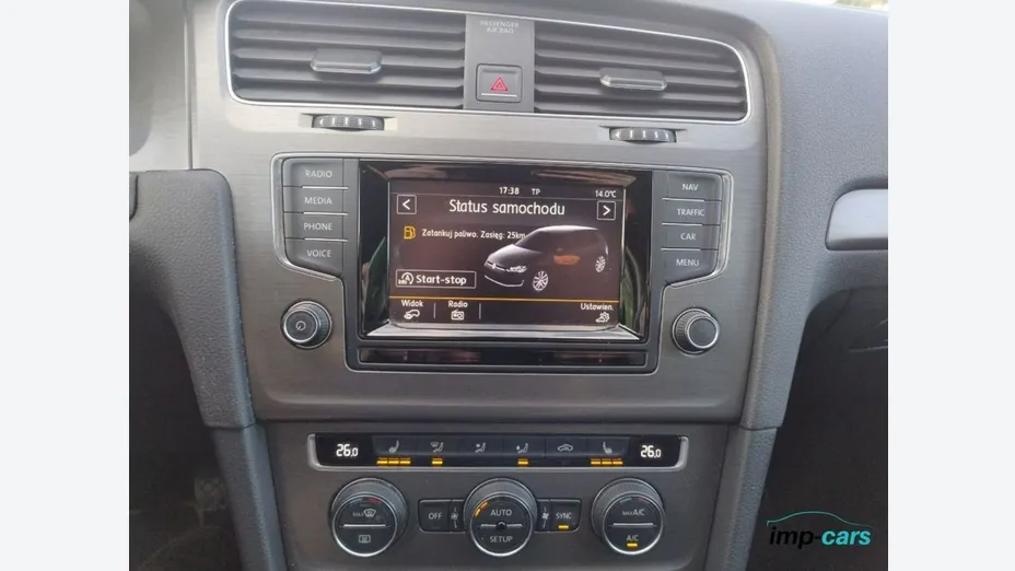 VOLKSWAGEN Golf -