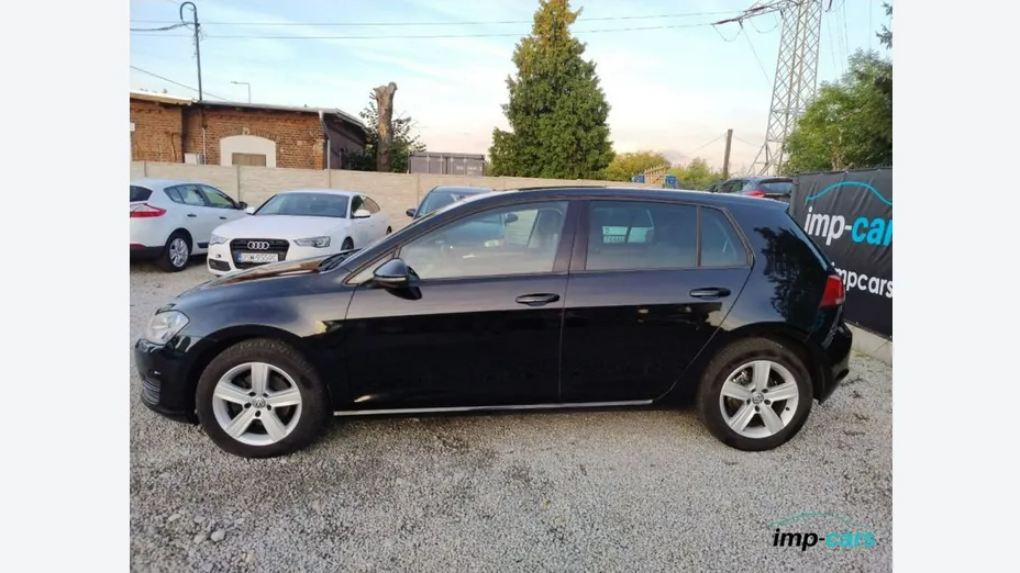 VOLKSWAGEN Golf -