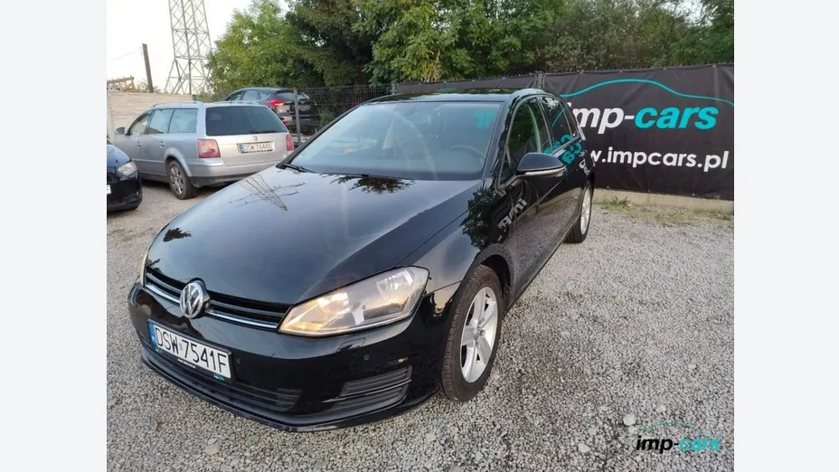 VOLKSWAGEN Golf -