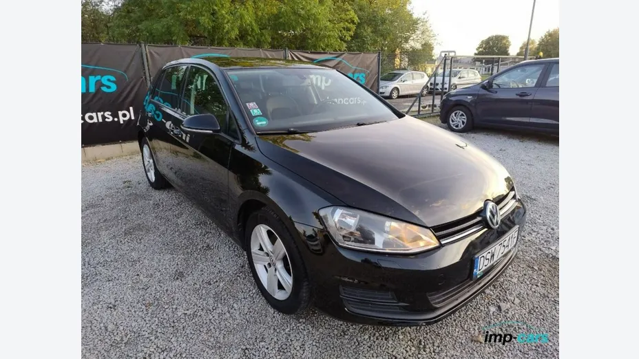 VOLKSWAGEN Golf -