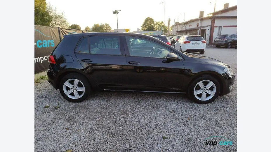 VOLKSWAGEN Golf -