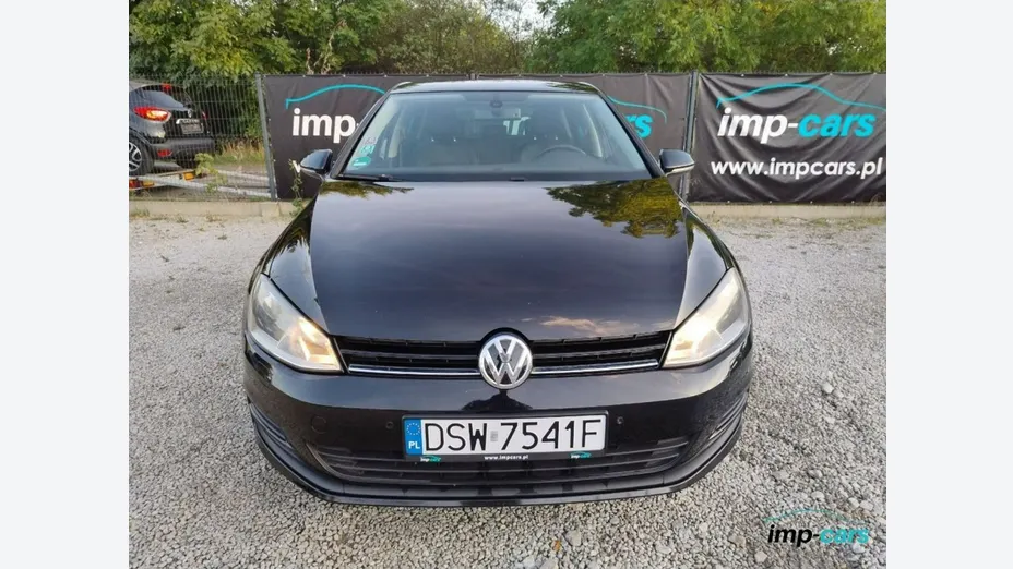 VOLKSWAGEN Golf -