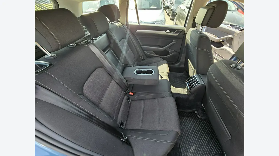 VOLKSWAGEN Passat -