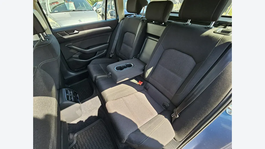VOLKSWAGEN Passat -