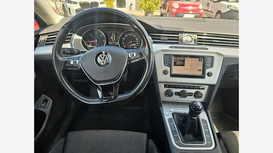 VOLKSWAGEN Passat -