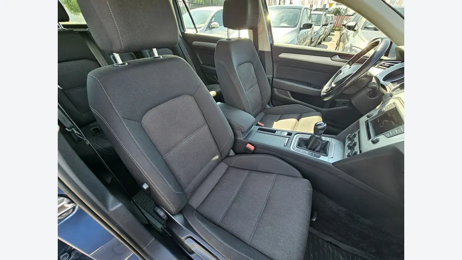 VOLKSWAGEN Passat -