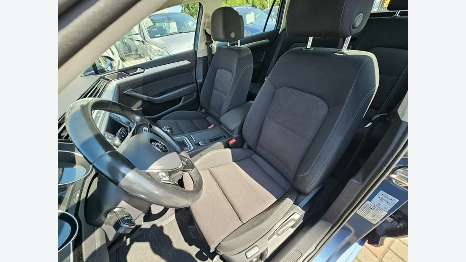 VOLKSWAGEN Passat -