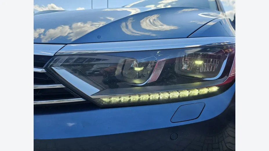VOLKSWAGEN Passat -
