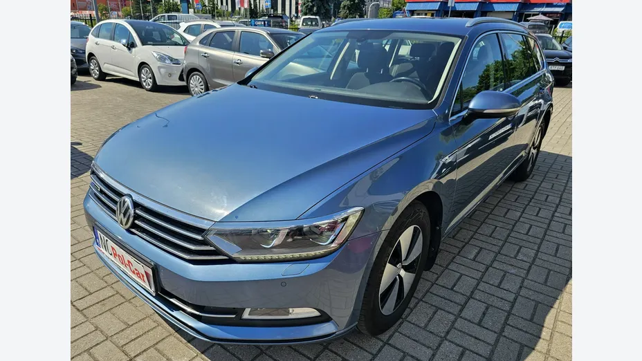 VOLKSWAGEN Passat -
